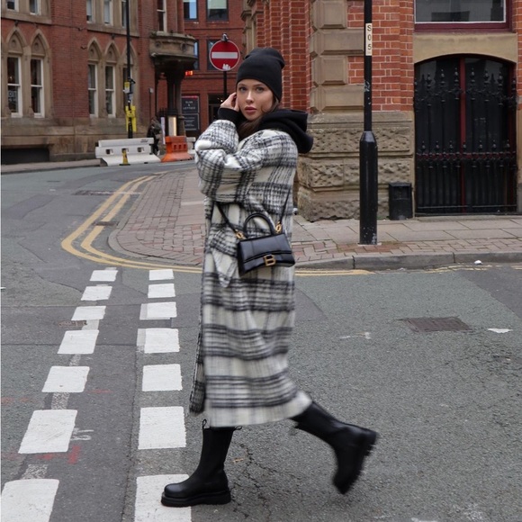 Zara Black & White Coat - Picture 1 of 4